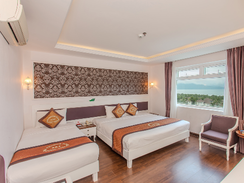 Premier Deluxe Triple Room